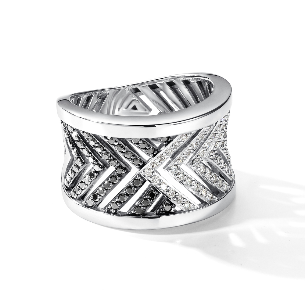 Фото «Золотое кольцо с бриллиантами и бриллиантами чёрными природными»